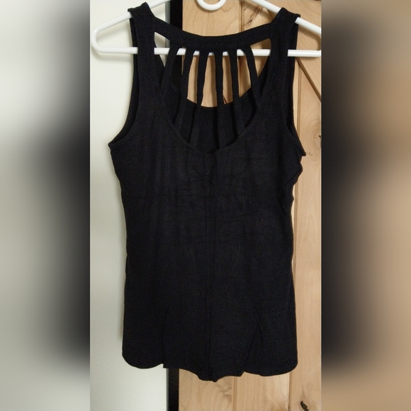 Candie's black sleeveless top - Picture 2 of 4